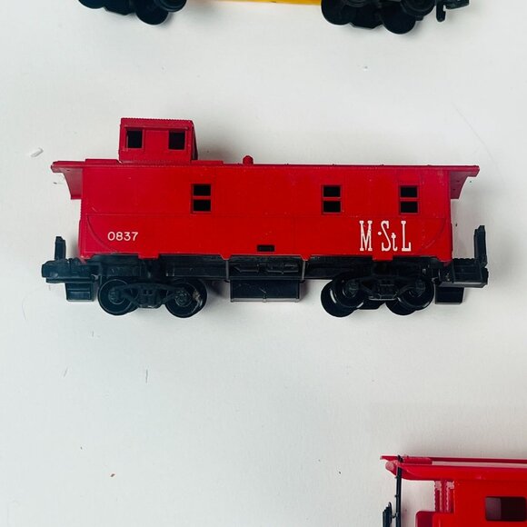 Vintage HO Scale 7 Caboose Train Cars Union Pacific, Pennsylvania & More - Picture 3 of 7